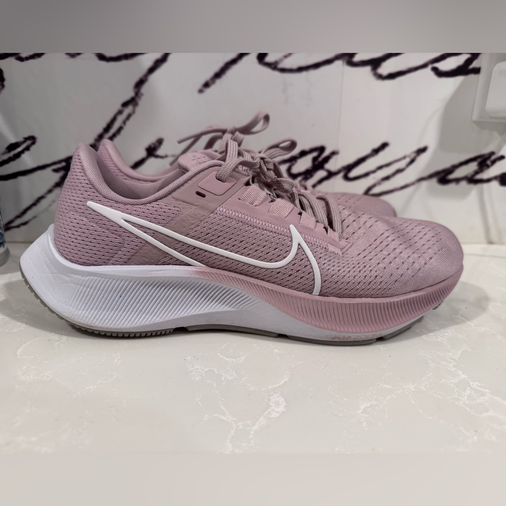 EXCELLENT CONDITION NIKE AIR ZOOM PEGASUS 38 women’s running shoe. Rose